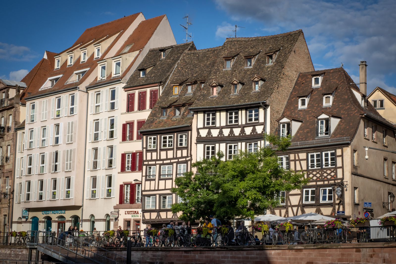 Hôtel au bord des canaux du quartier de la Petite France à Strasbourg