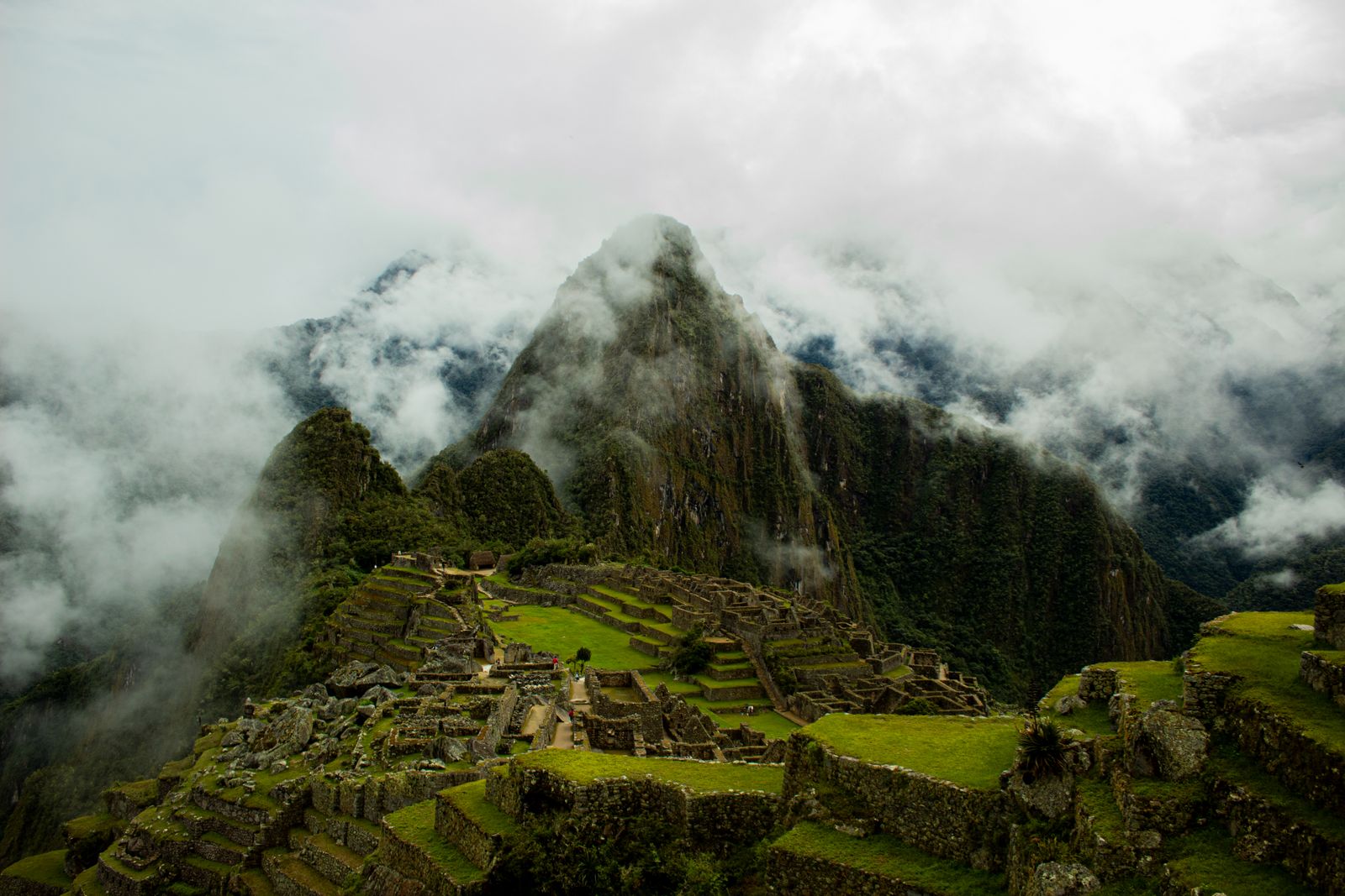 Randonneurs sur un sentier de montagne du Chemin de l'Inca au Pérou