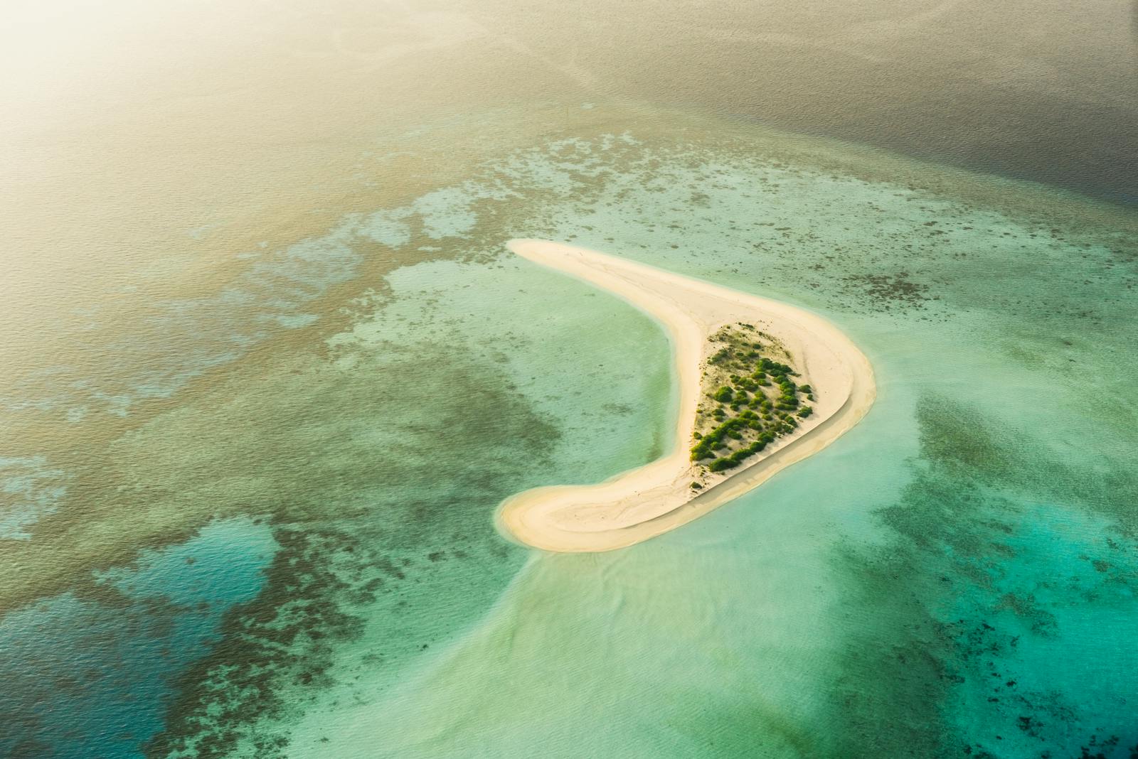 Banc de sable blanc et eaux turquoise des Maldives