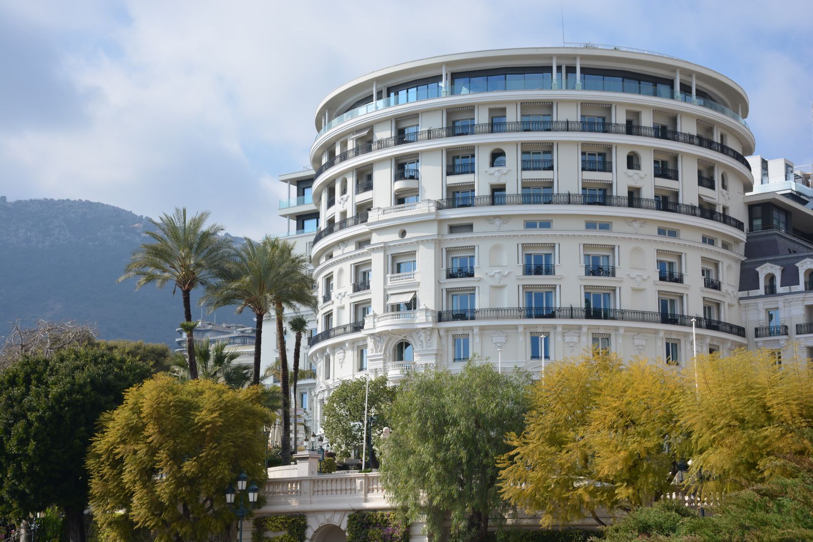 Hôtel adossé à la colline du Château avec vue sur la baie des Anges