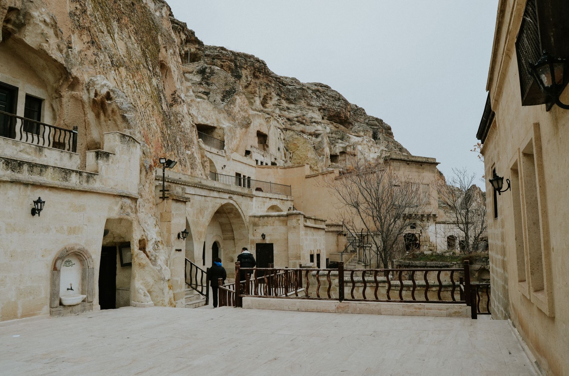 Habitations troglodytes creusées dans la roche en Cappadoce