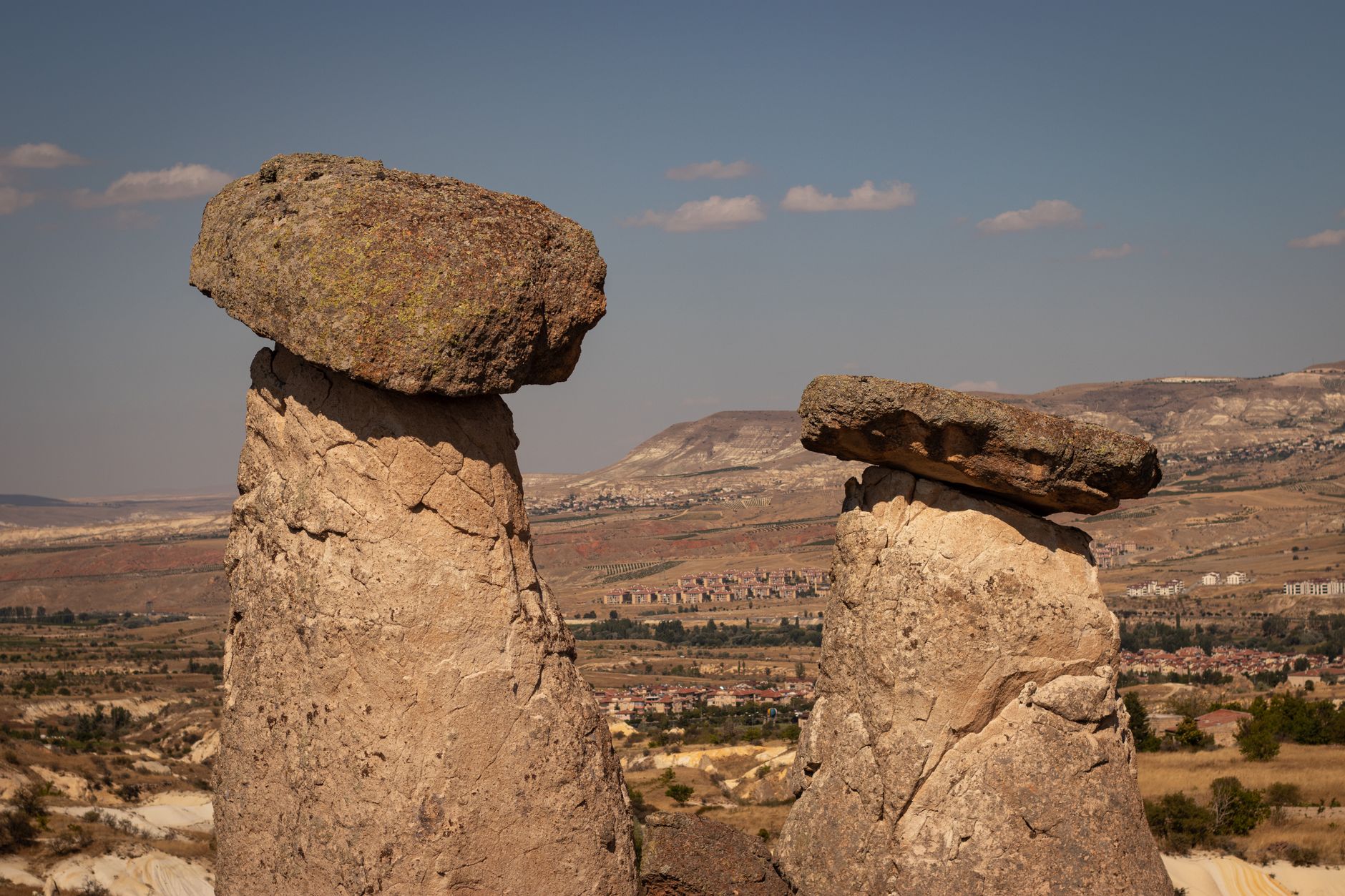 Cheminées de fées de Cappadoce à Ürgüp, formations rocheuses coniques