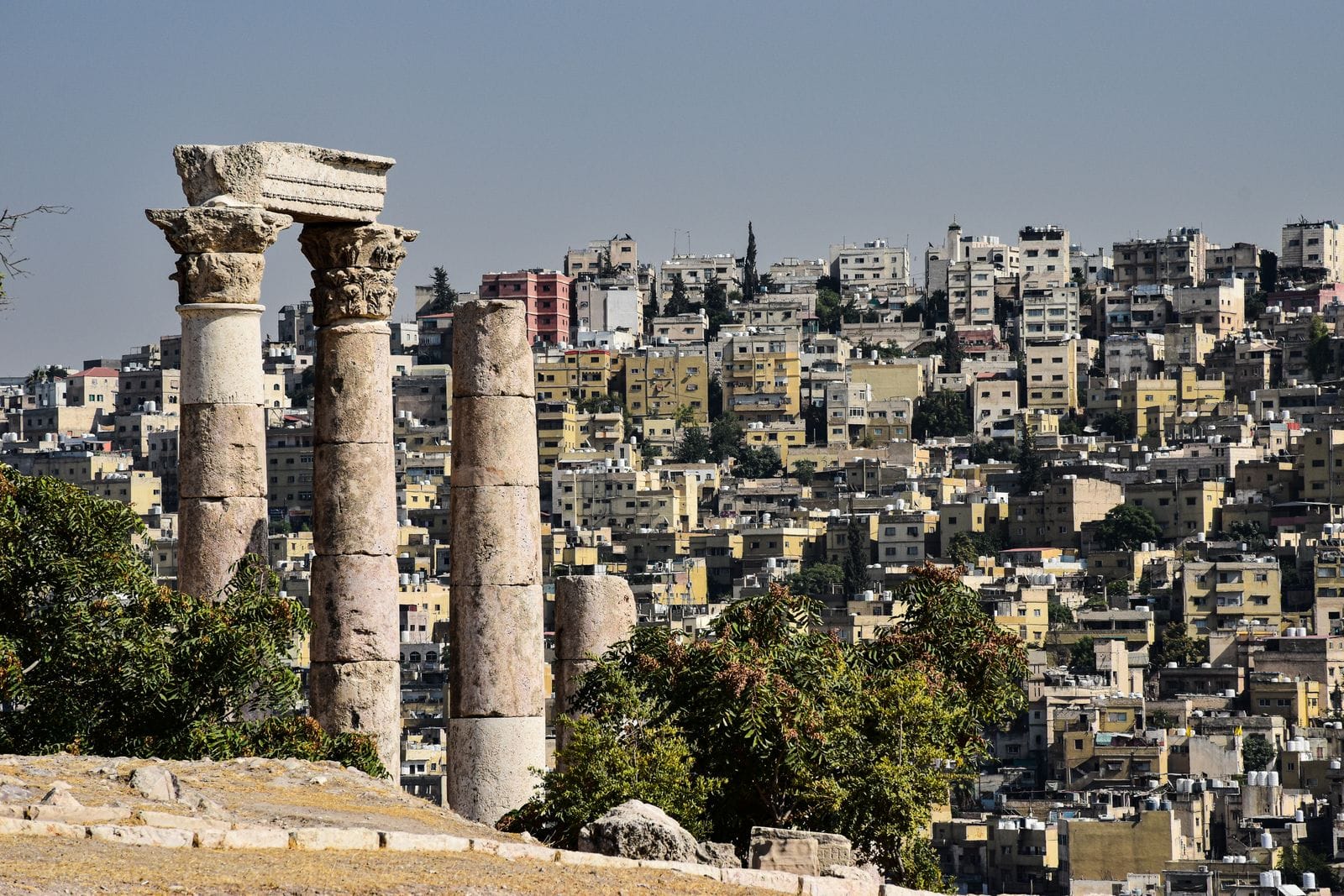 Citadelle d'Amman et temple d'Hercule romain dominant la ville moderne, Jordanie