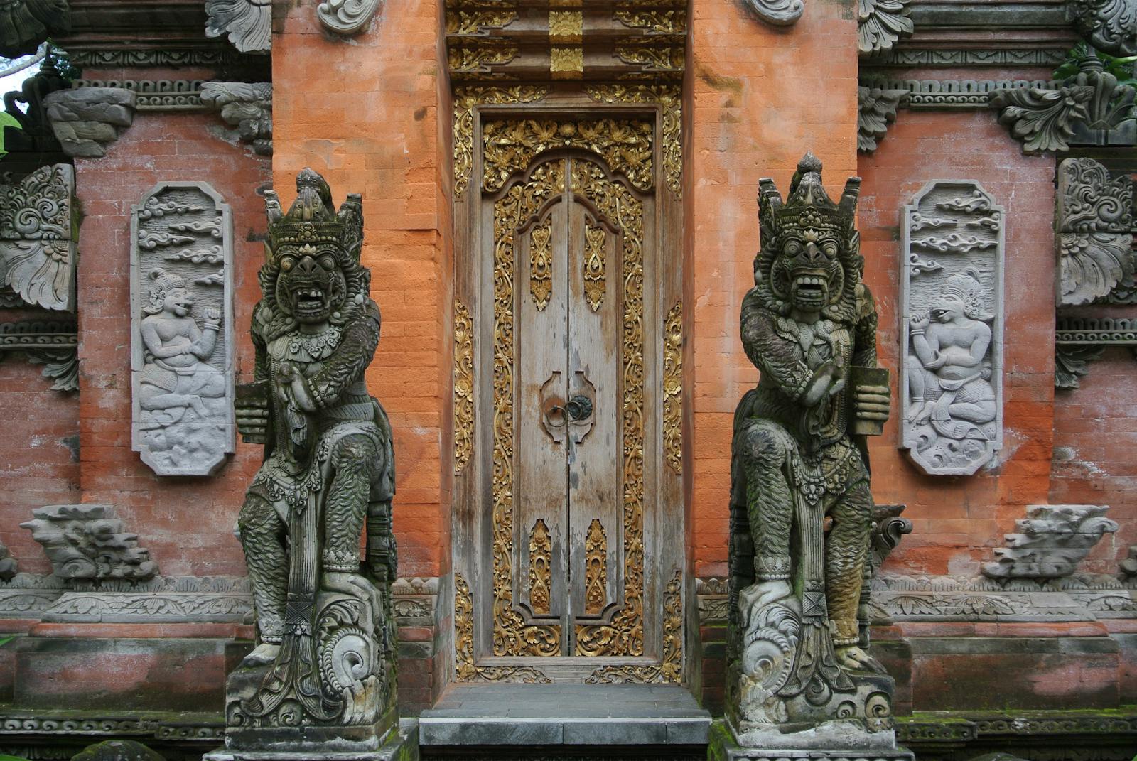 Entrée d'un temple balinais à Ubud