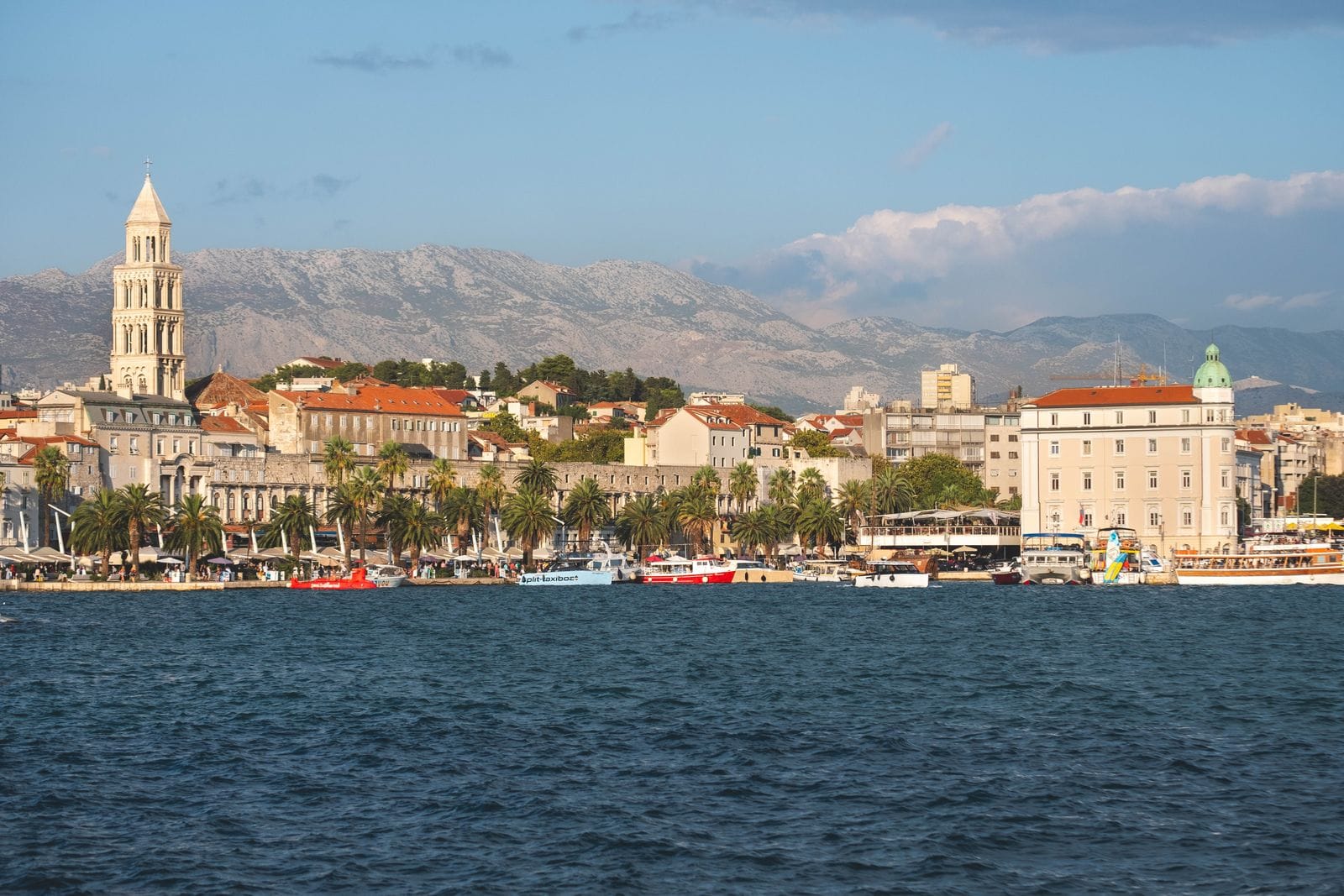 Promenade Riva de Split au soleil couchant