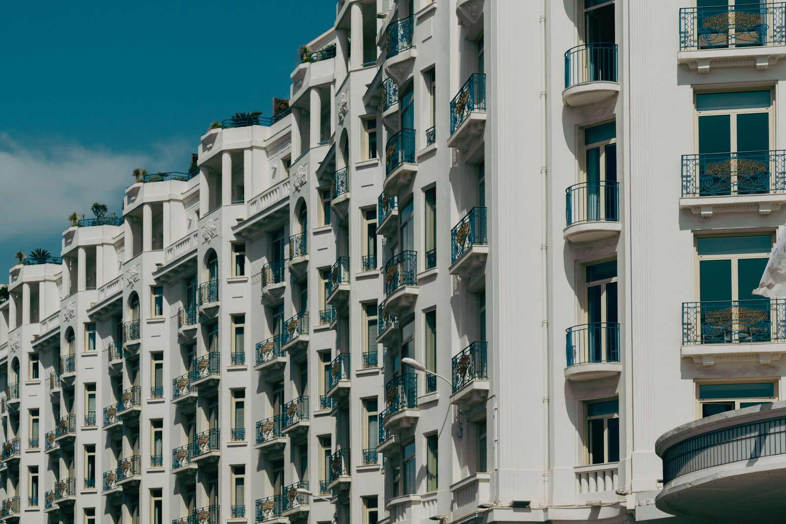Bastides provençales dans un parc près de Saint-Paul-de-Vence