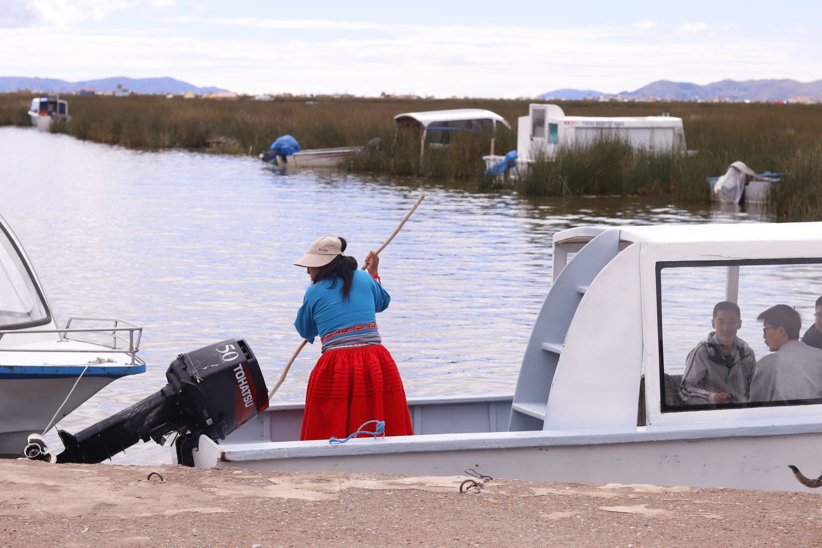 Lac Titicaca avec embarcation traditionnelle