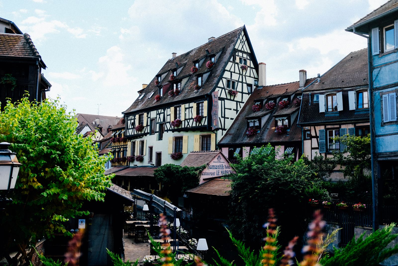 Cour intérieure d'une maison alsacienne ancienne à Colmar