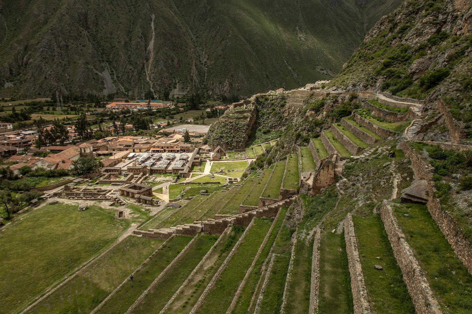 Vallée andine verdoyante au Pérou