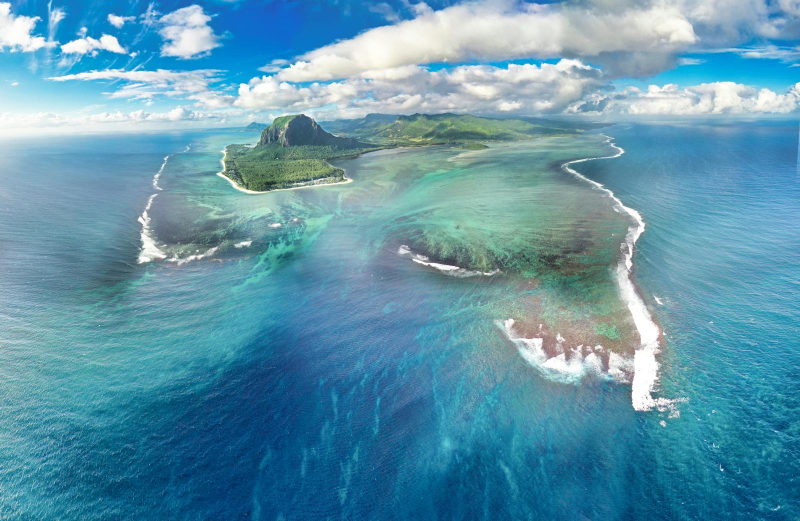 Lagon turquoise de l'Île Maurice avec plage de sable blanc