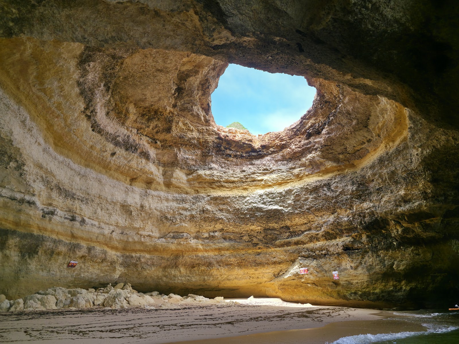 Grotte marine de Benagil sur la côte de l\'Algarve