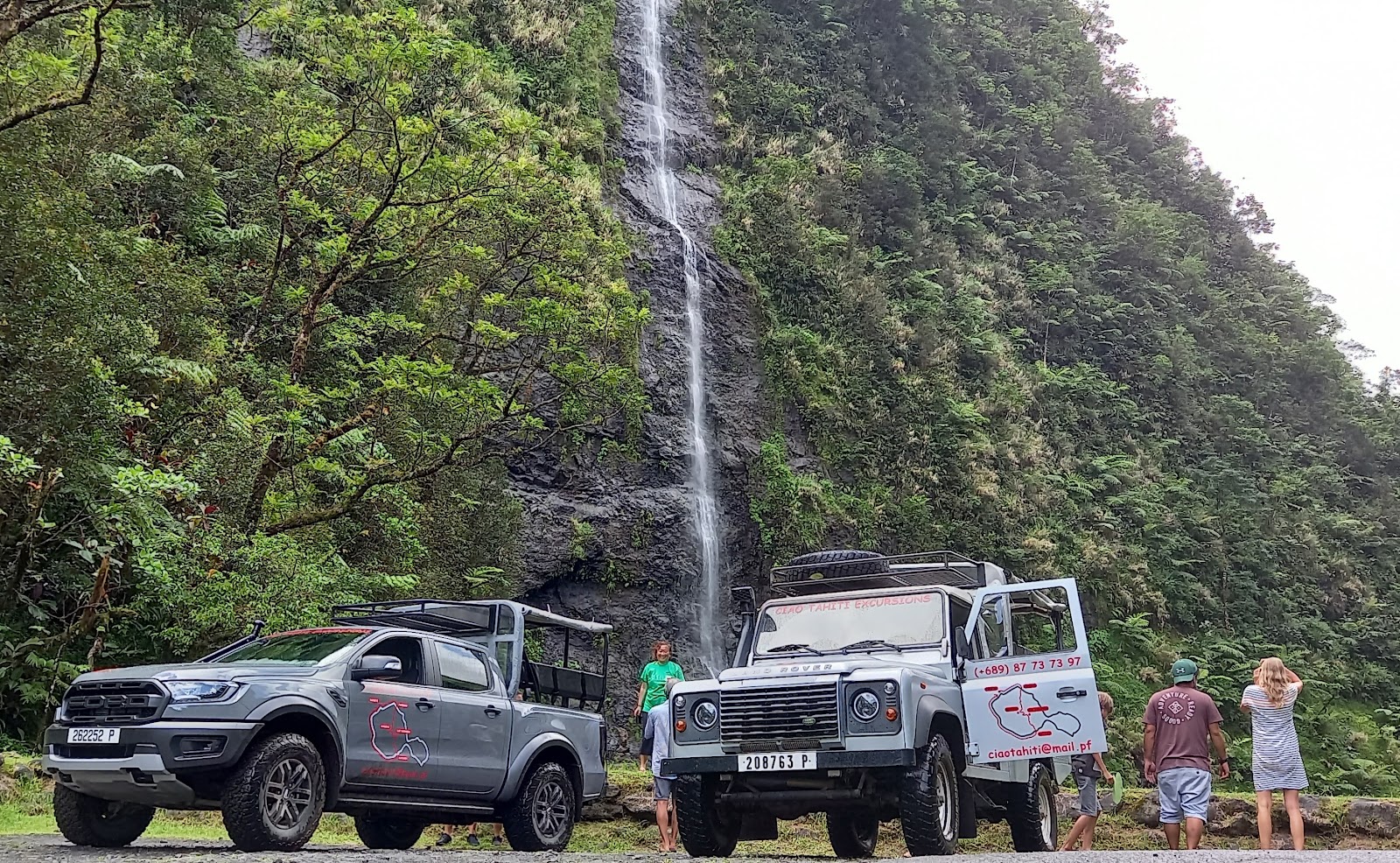 Vallée Papenoo de Tahiti avec jungle dense