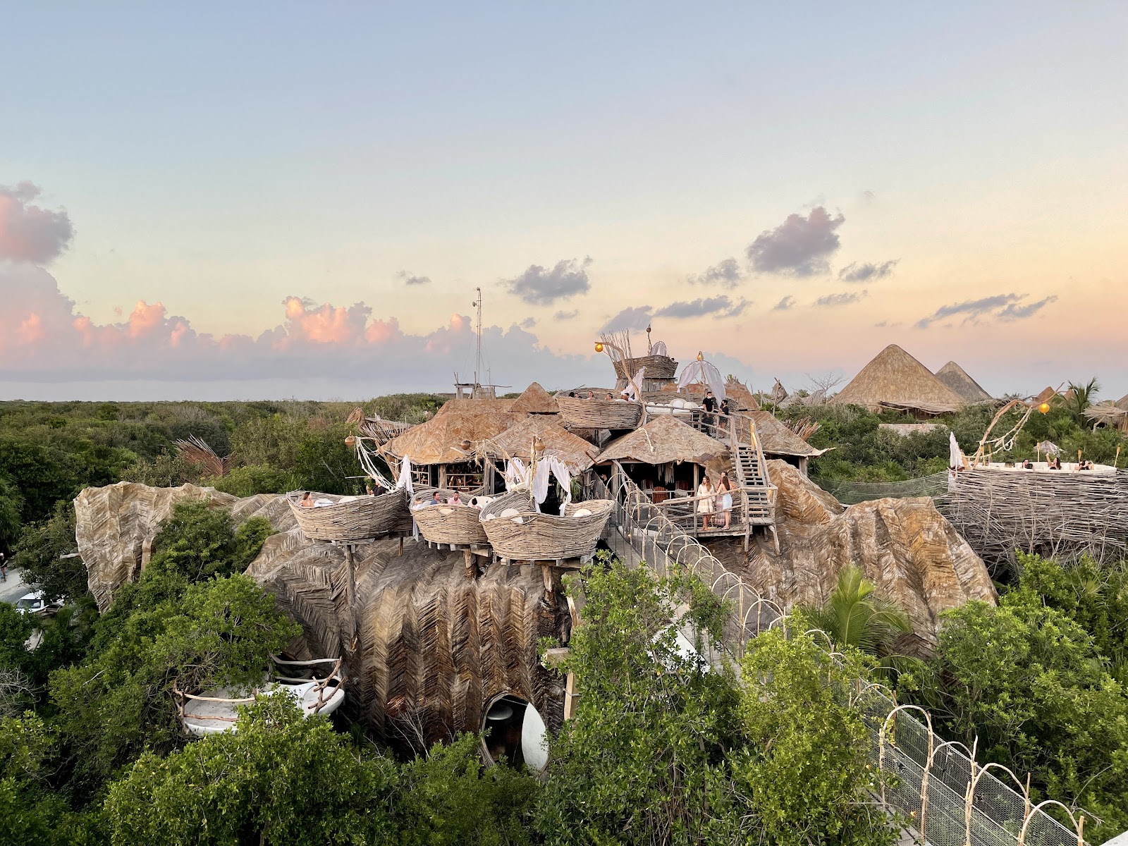 Villa en bois et piscine privative à Tulum, style éco-chic