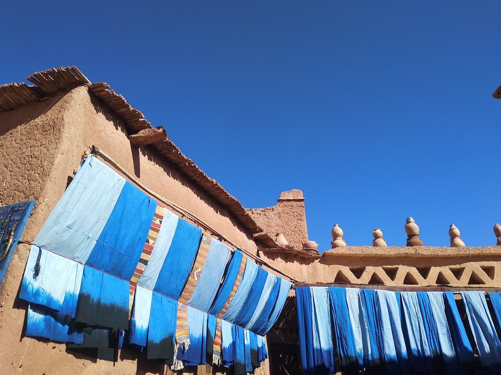Riad-spa avec patio fleuri dans la médina de Marrakech