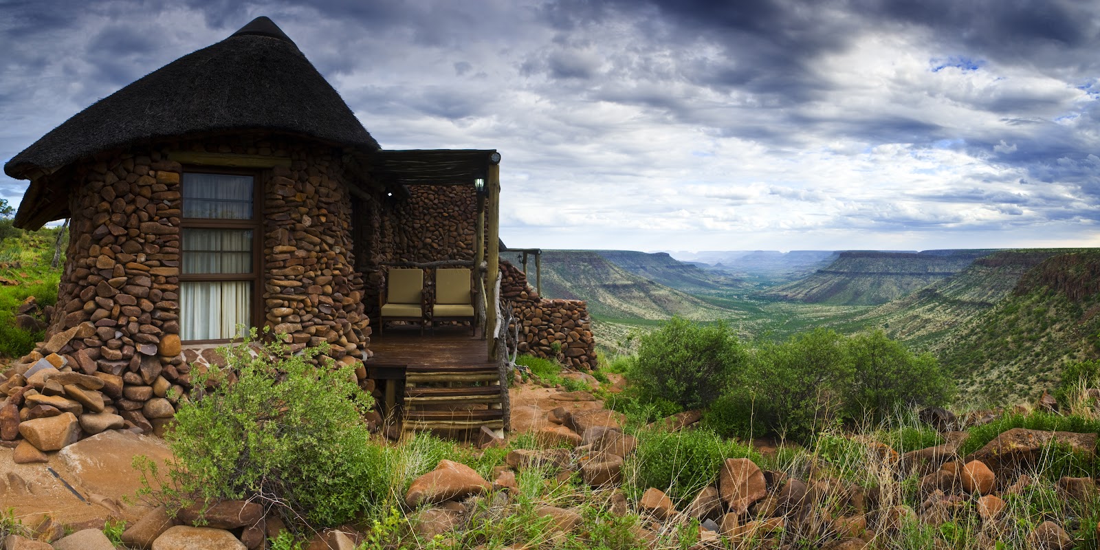 Lodge perché au bord du plateau d'Etendeka en Damaraland, Namibie