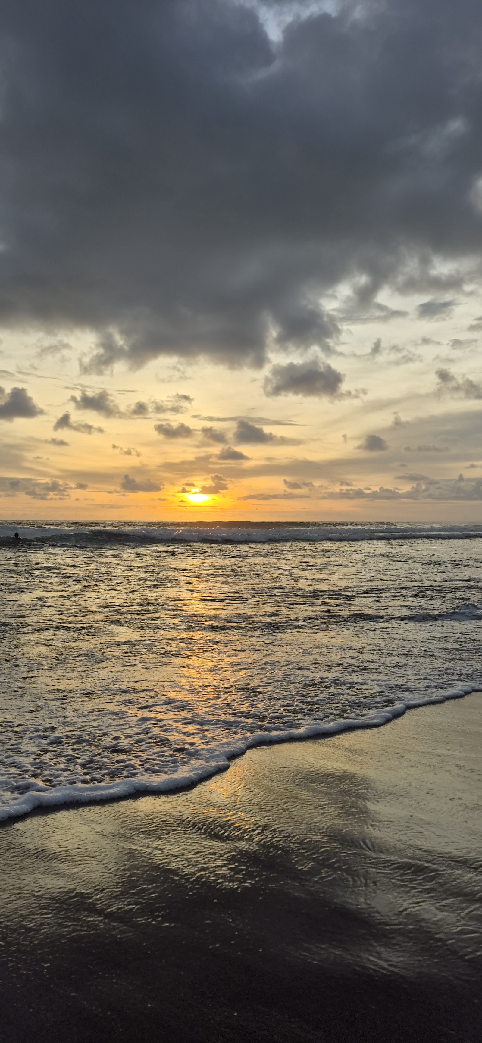 Plage de Padang Padang à Bali avec eaux claires