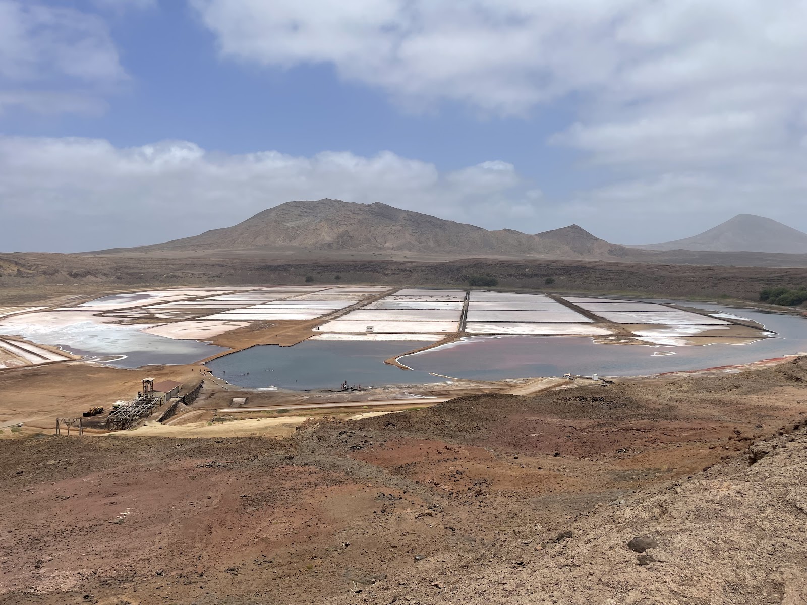 Saltin pans dans le cratère de Pedra de Lume à Sal