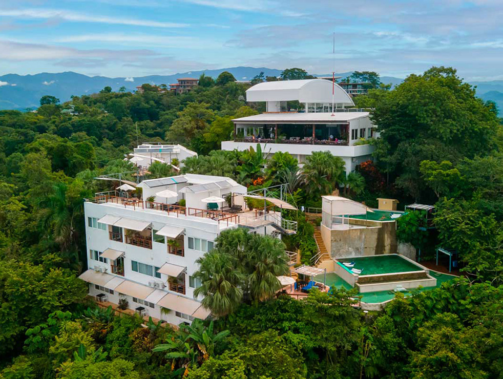 Écolodge de luxe avec piscine à débordement près du parc Manuel Antonio au Costa Rica
