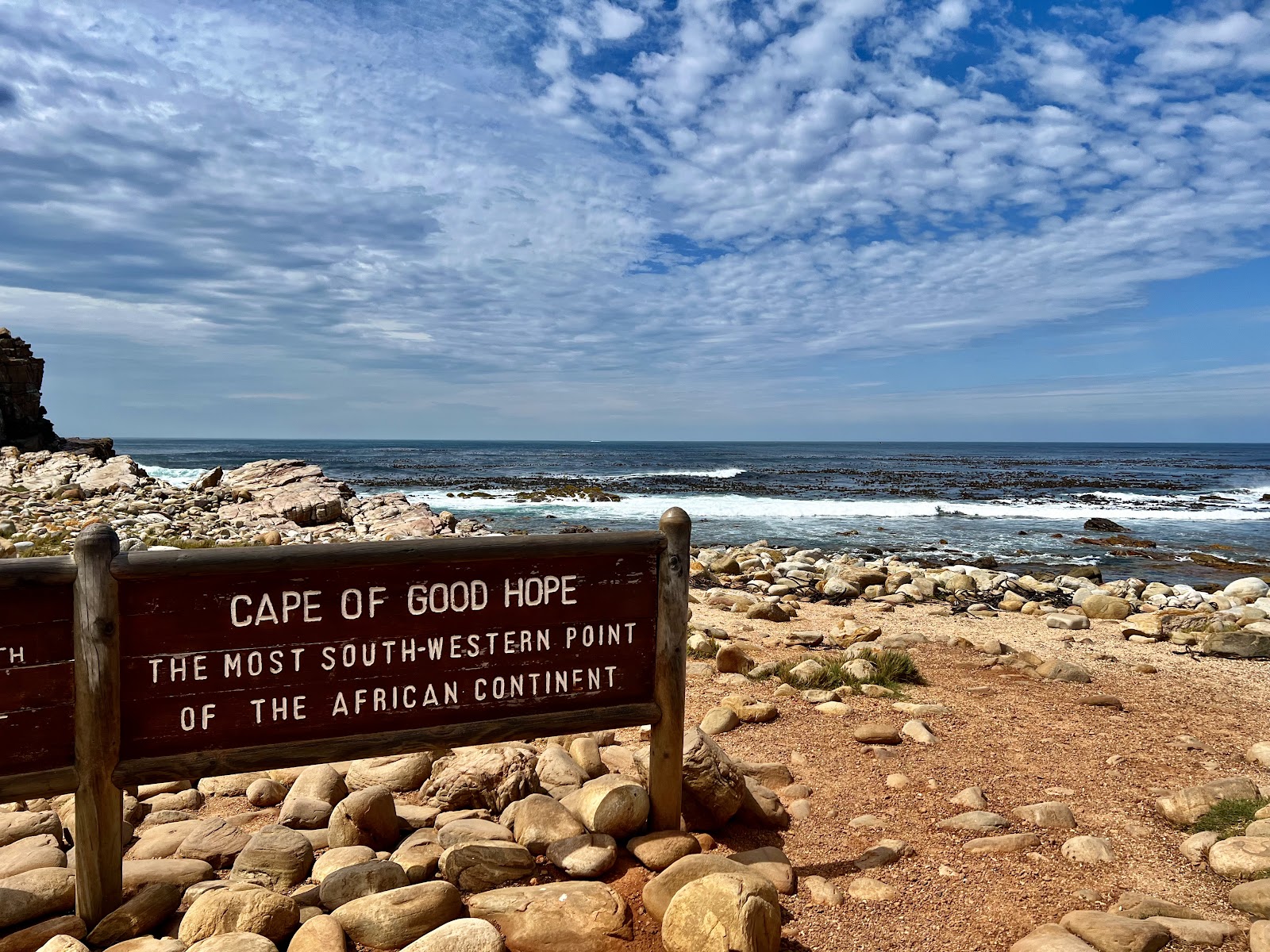 Manchots du Cap sur la plage de Boulders Beach, péninsule du Cap, Afrique du Sud
