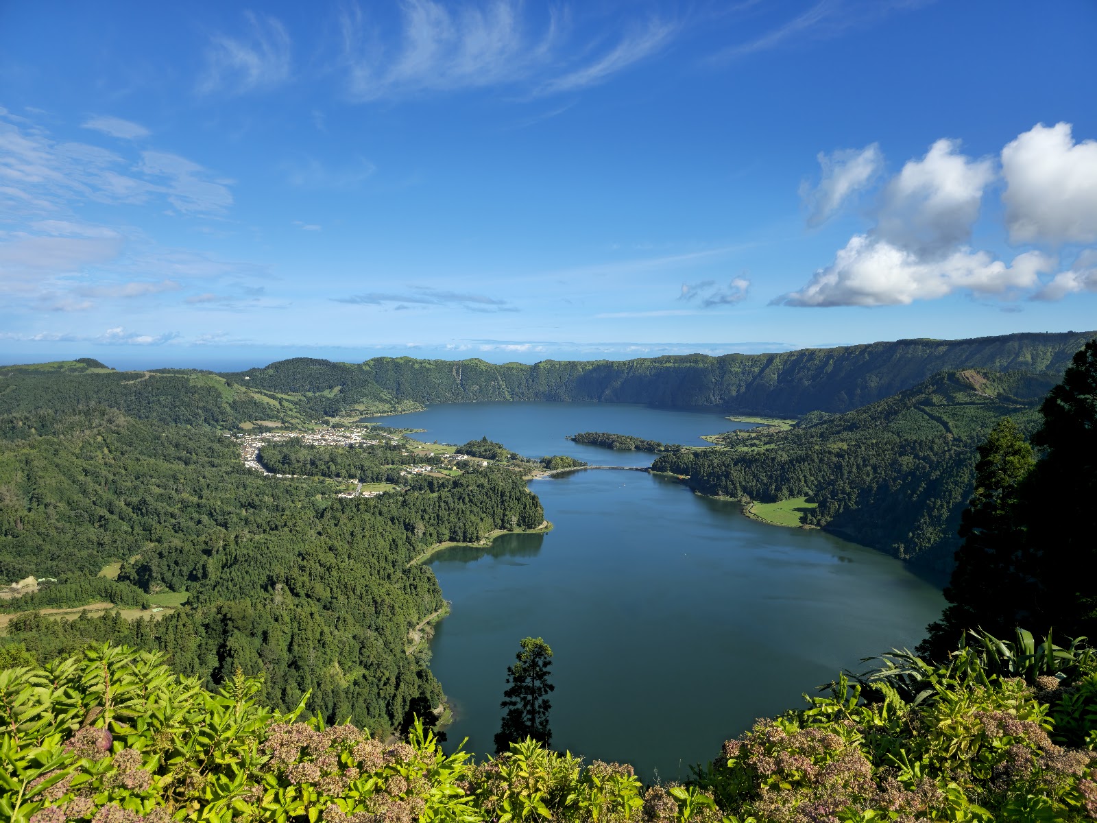 Lagune de Sete Cidades avec lac bleu et lac vert, São Miguel