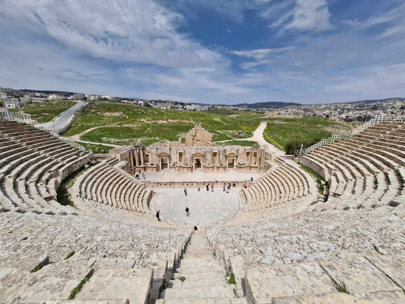 Forum ovale et colonnades antiques de Jerash en Jordanie