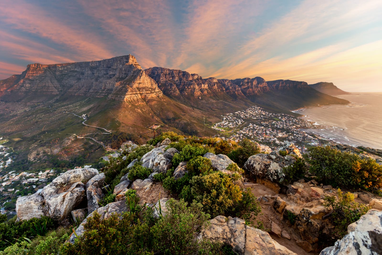 Téléphérique et sommet de la Montagne de la Table au-dessus du Cap, Afrique du Sud