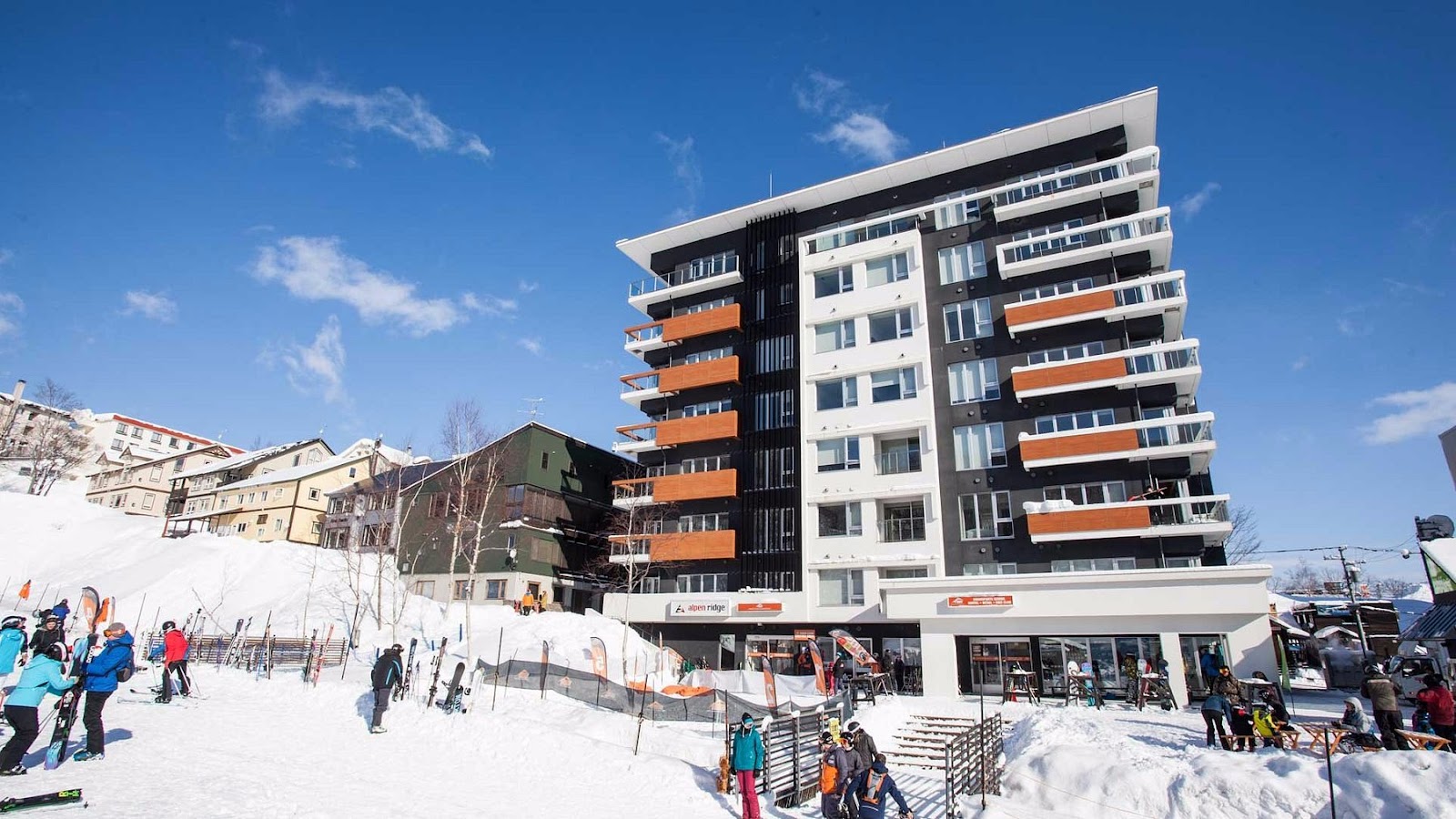 Hôtel de ski avec onsen extérieur sous la neige à Niseko, Hokkaido