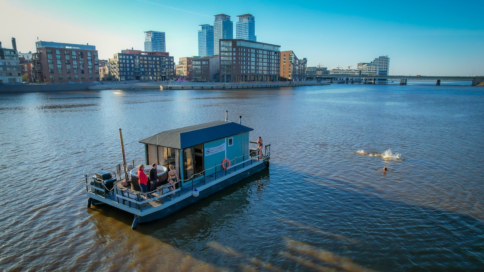 Sauna public en bord de mer à Helsinki avec accès à l\'eau