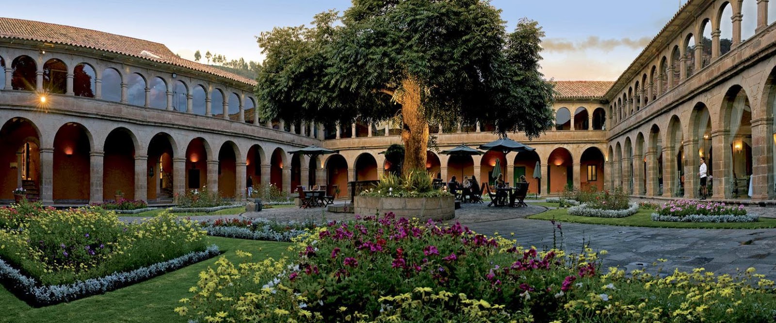 Architecture coloniale péruvienne avec patio intérieur
