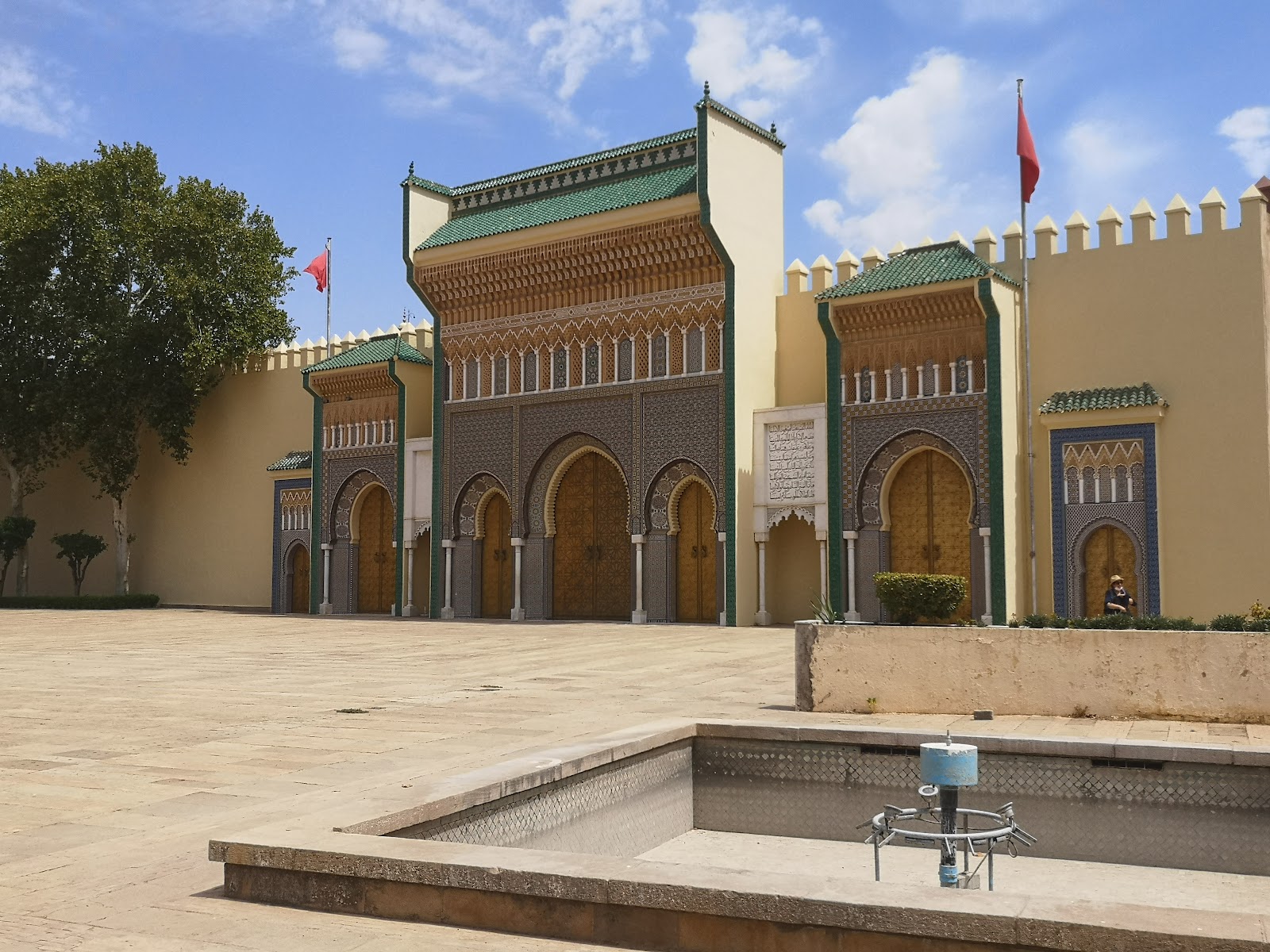 Terrasse panoramique d'un riad sur les toits de la médina de Fès