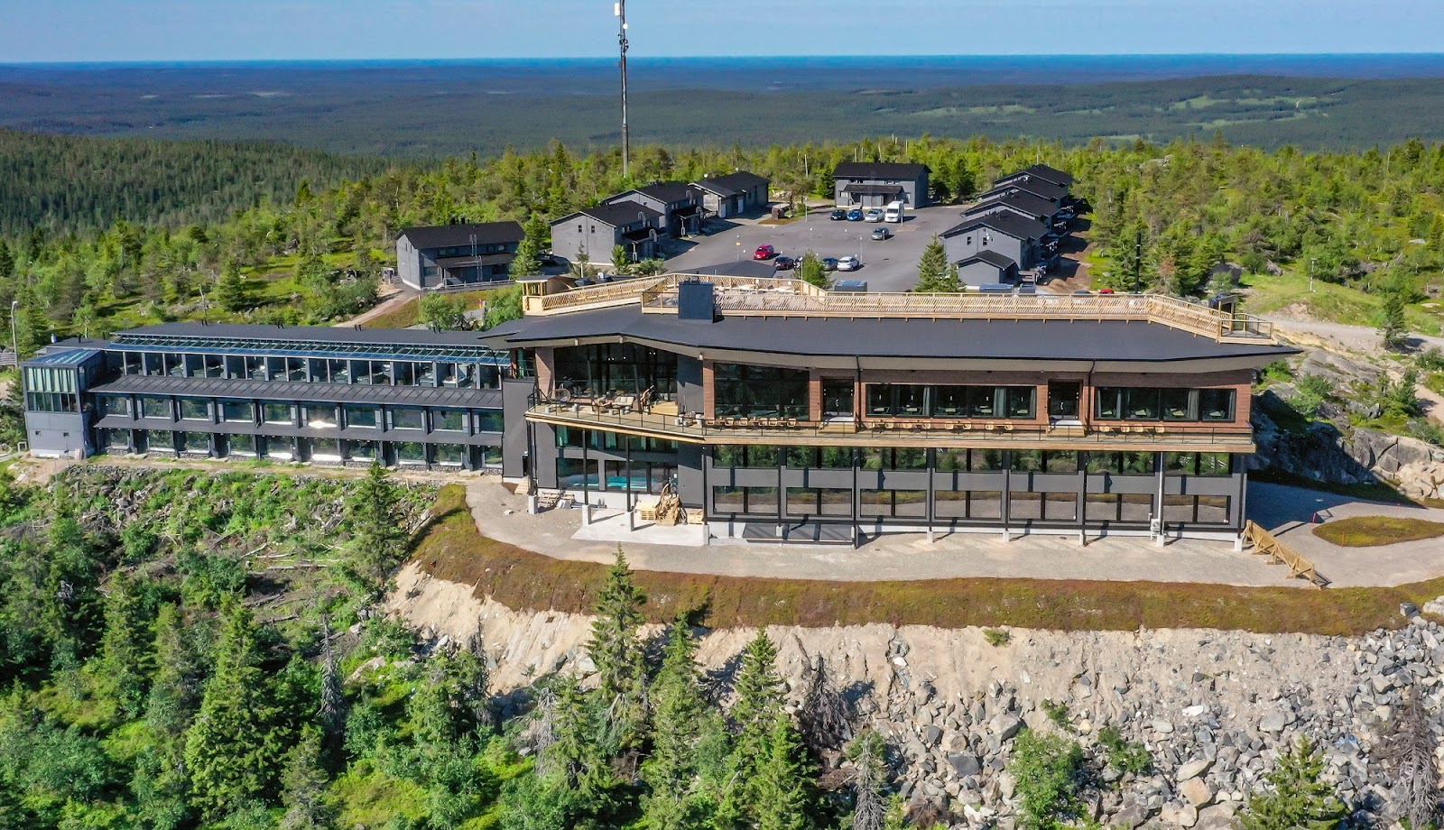 Chambre Eagle View suspendue dans les arbres à Iso-Syöte