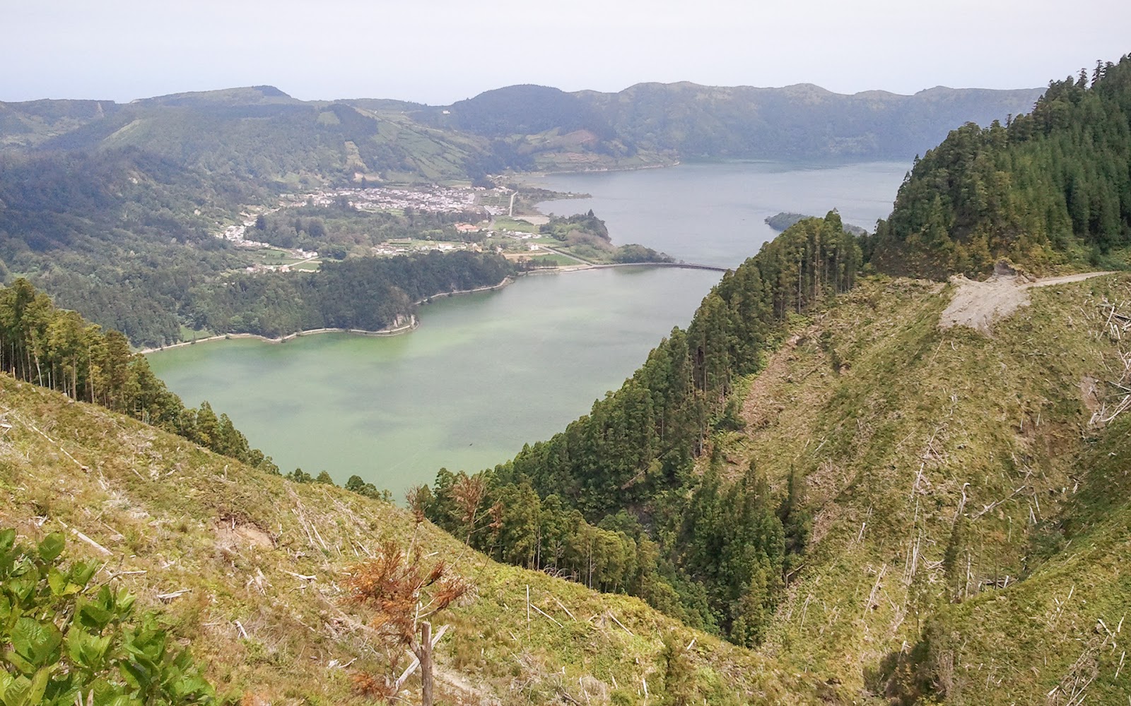 Lagune de Sete Cidades avec lac bleu et lac vert, São Miguel