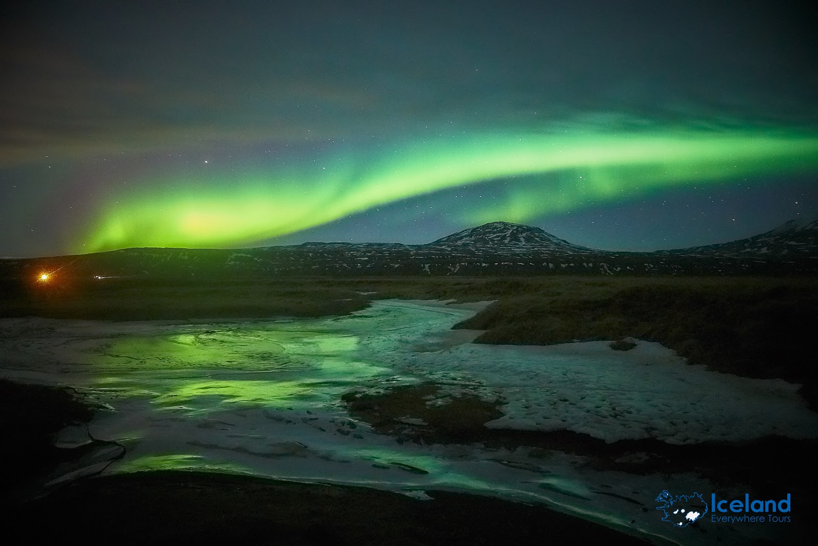 Aurores boréales au-dessus de Reykjahlíð en Islande