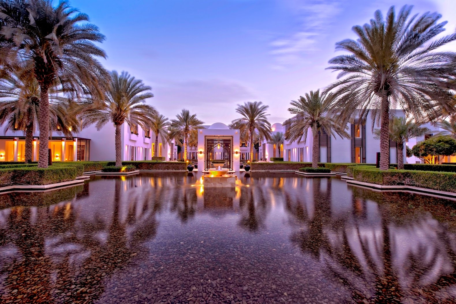 Piscine linéaire et jardins du Chedi Muscat, Oman