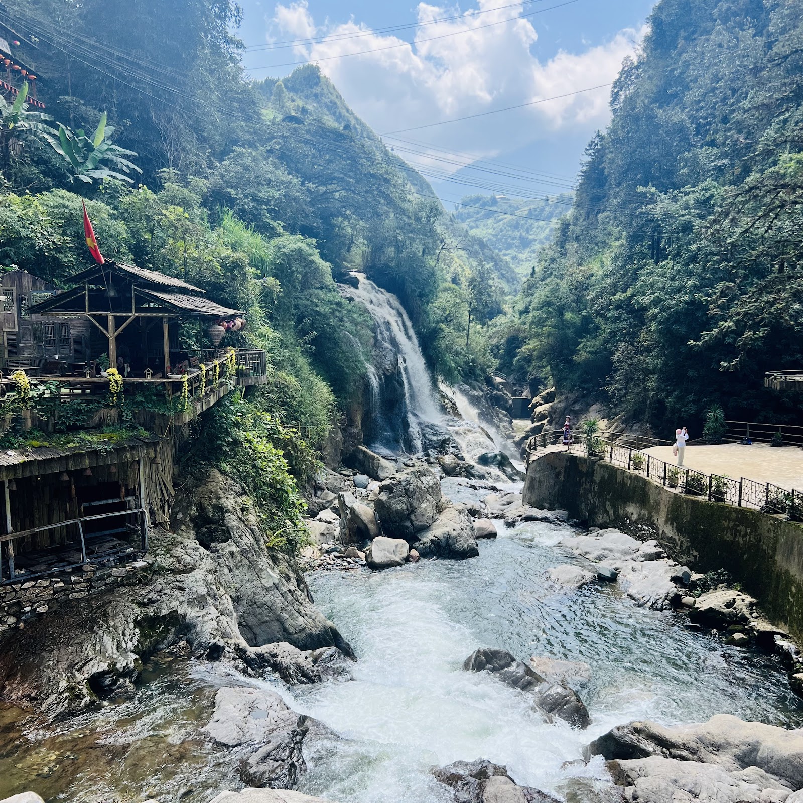 Rizières en terrasses et villages hmong dans la région de Sapa